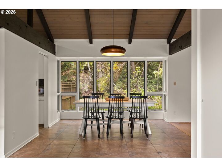 Property Photo:  560 Milburn Ct  OR 97034 