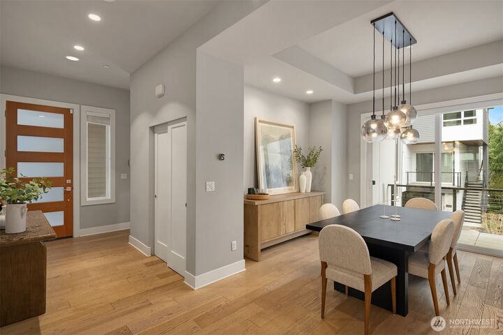 Property Photo:  214  4th Court S 6  WA 98033 