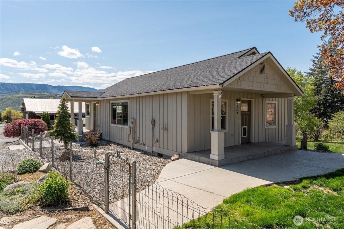 Property Photo:  2250  8th Street SE  WA 98802 