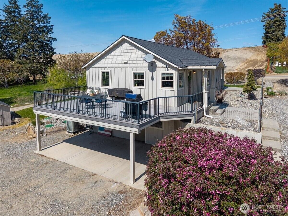 Property Photo:  2250  8th Street SE  WA 98802 