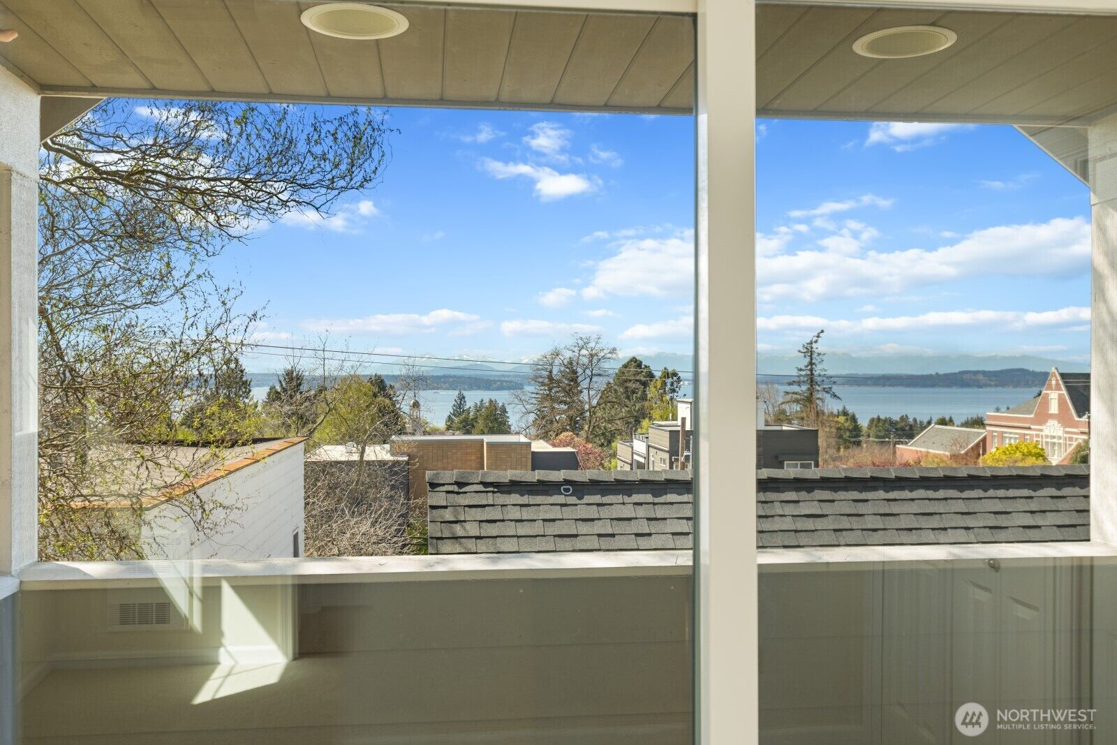 Property Photo:  7114  California Avenue SW F  WA 98136 