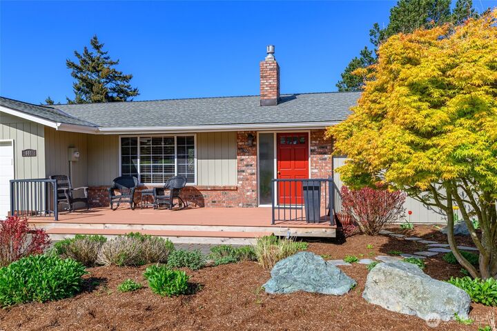 Property Photo:  601 SW Thornberry  WA 98277 