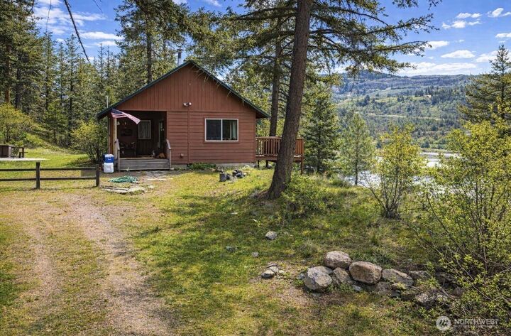 Property Photo:  40 E Wannacut Lane  WA 98844 