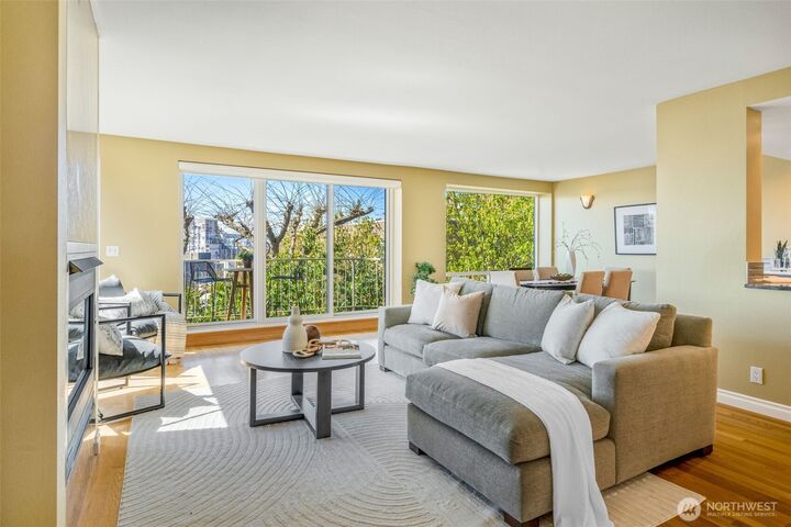 Property Photo:  619  5th Avenue W 302  WA 98119 