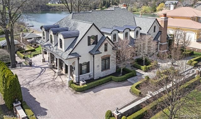 Property Photo:  18939 Bella Vista Court  MI 48168 