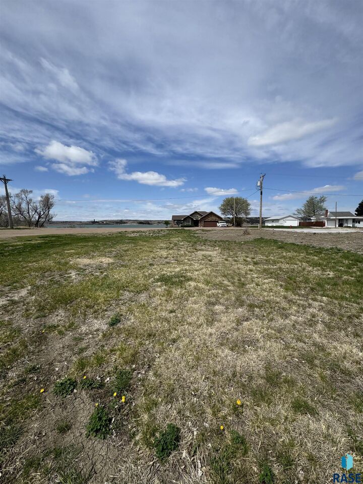 Property Photo:  407 S River St  SD 57325 
