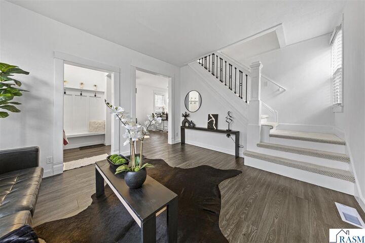 Property Photo:  407 E Pleasant Street  MN 56001 