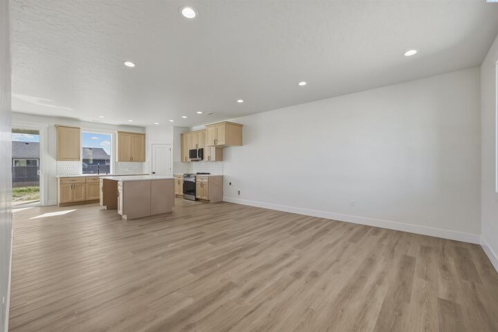 Property Photo:  308 Victoria Street  WA 98944 