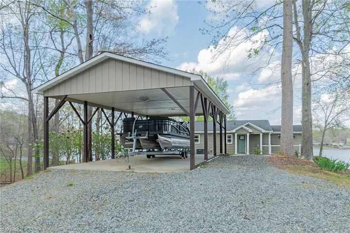 Property Photo:  362 Hillview Drive  NC 27292 