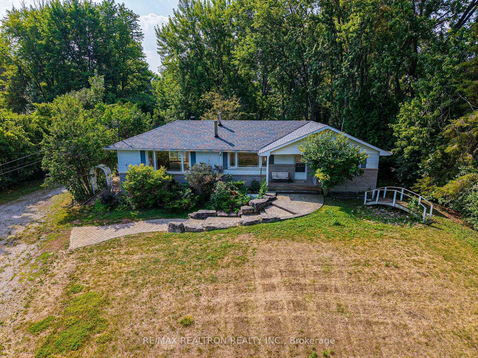 Property Photo: 1181 Ravenshoe Road ON L9P 1R2