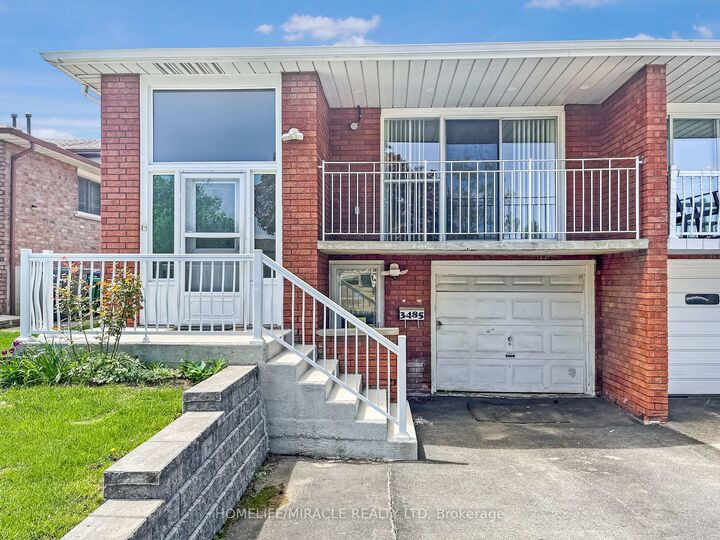 Property Photo: 3485 Oakglade Crescent ON L5C 1X4