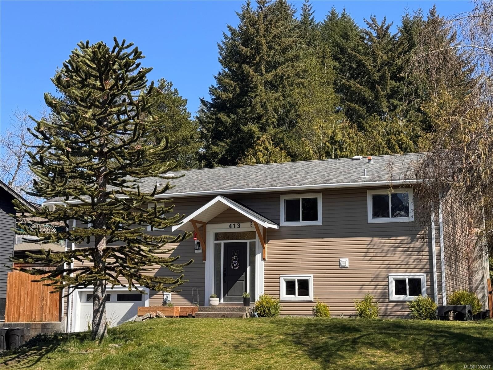 Property Photo:  413 Cedar Cres  BC V0P 1G0 
