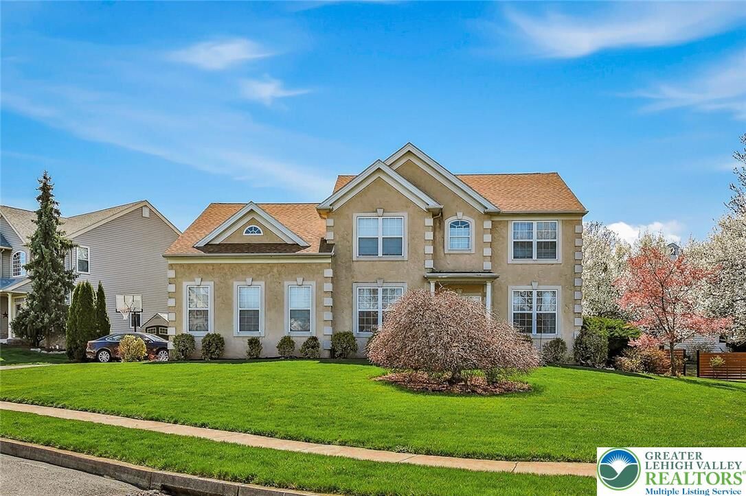 Property Photo:  2560 Country Top Trail  PA 18020 