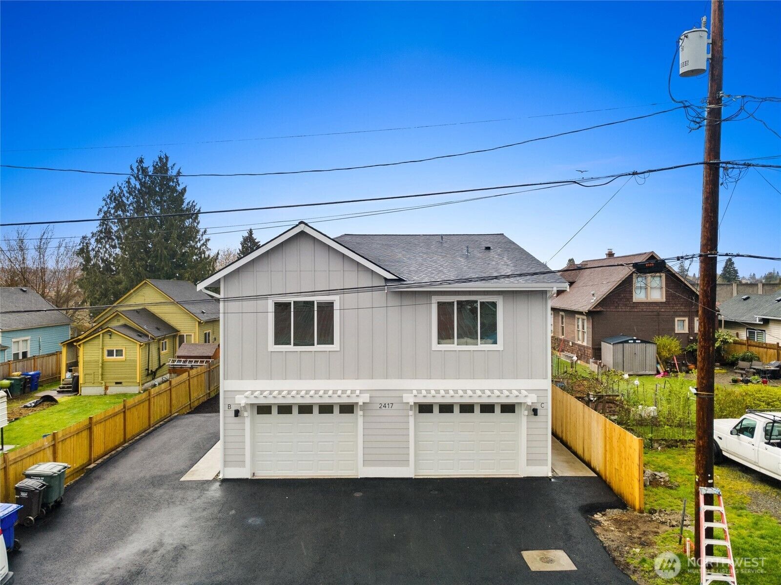 Property Photo:  2417  Harrison Avenue C  WA 98201 