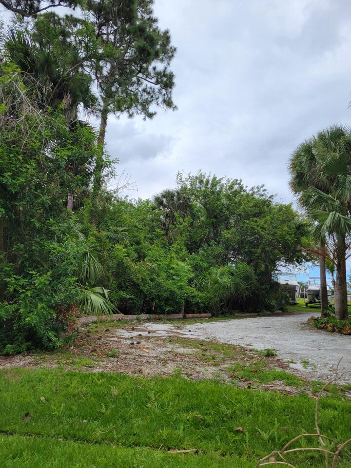 Property Photo:  1109 SW Abingdon Avenue S  FL 34953 