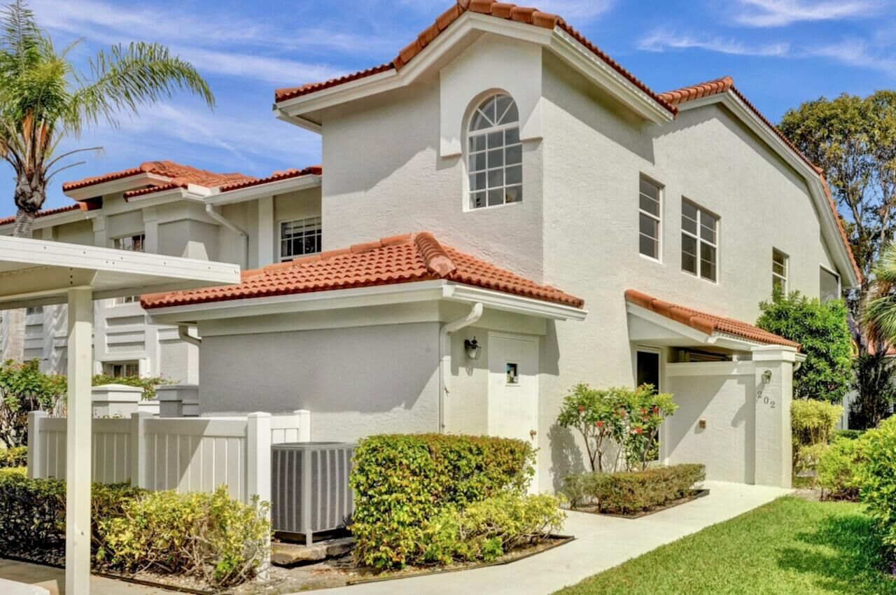 Property Photo:  7669 Springwater Place 202  FL 33437 