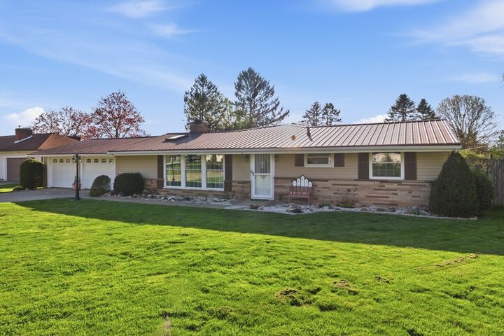 Property Photo:  2752 Hillcrest Dr  OH 44904 