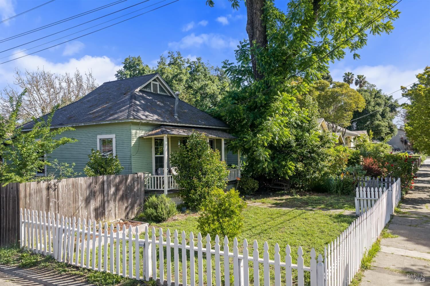 Property Photo:  227 Hewett Street  CA 95401 