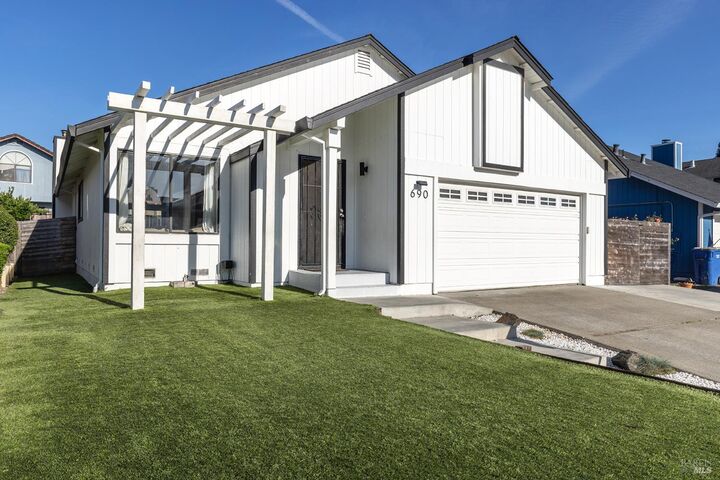 Property Photo: 690 Claudius Way CA 95492