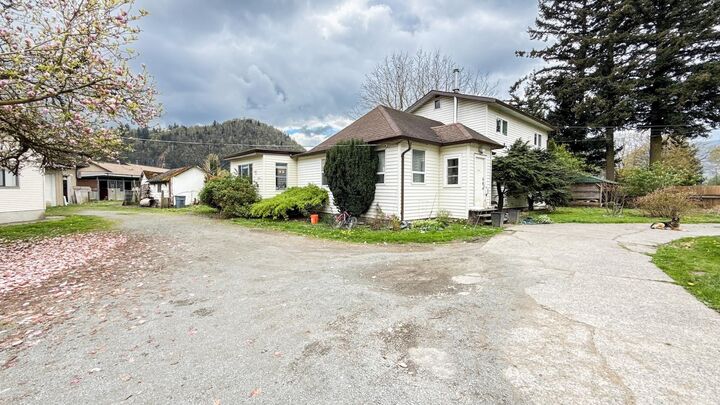 6390 Pioneer Avenue — photo 1
