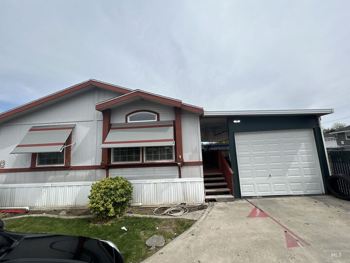 Property Photo: 2115 6th Ave. 25 WA 99403