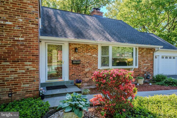 Property Photo:  6705 Bracken Court  VA 22152 
