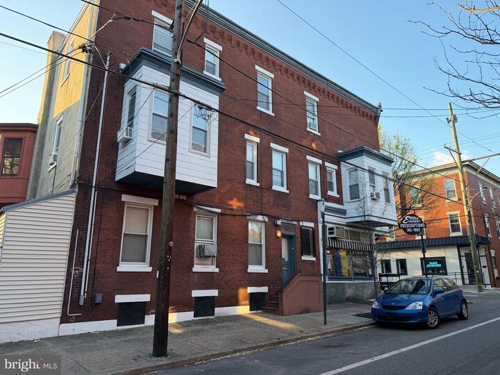 Property Photo:  2441 Brown Street 00 2F  PA 19130 