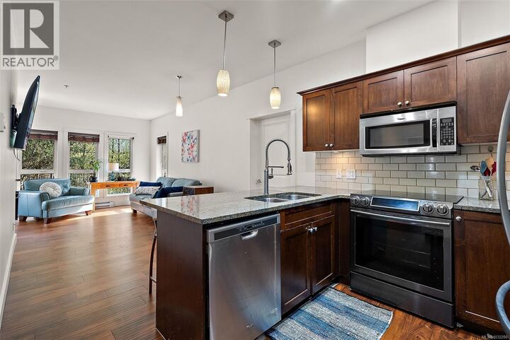 Property Photo:  101 Nursery Hill Drive 104  BC V9B 0H5 