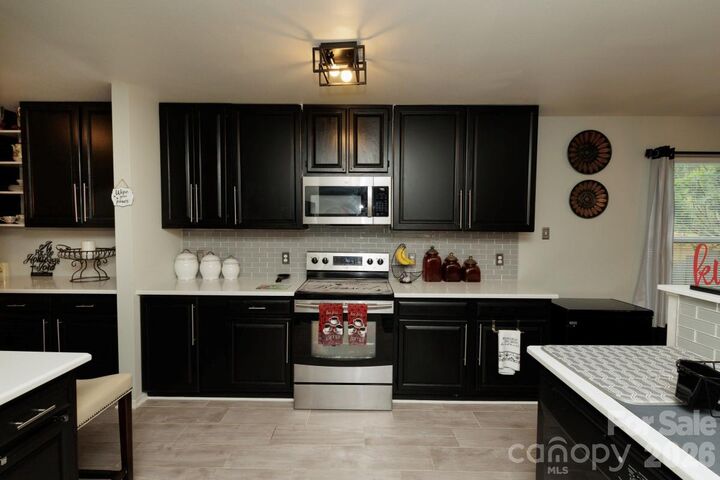 Property Photo:  6135 Blue Ash Lane  NC 28215 