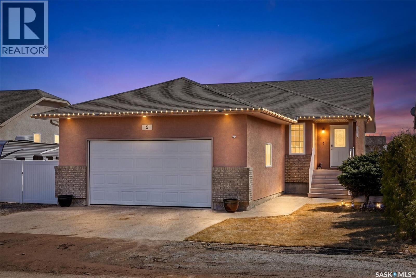 Property Photo:  5 Corbin Bay  SK S4M 0A3 