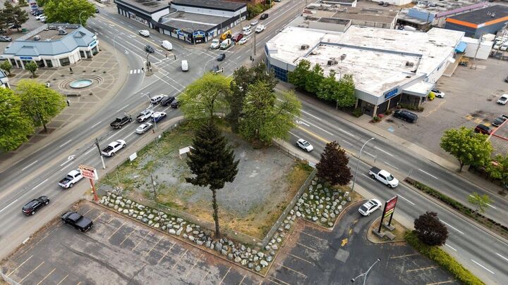 Property Photo:  31992 South Fraser Way  BC V2T 1V6 