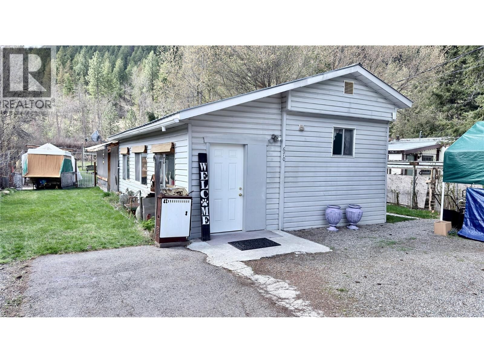Property Photo: 670 Central Avenue BC V0H 1M0