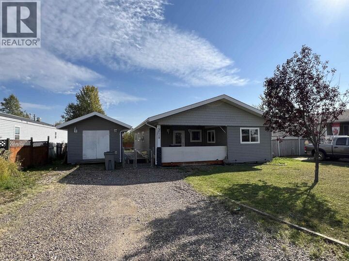 5228 40 Street — photo 1