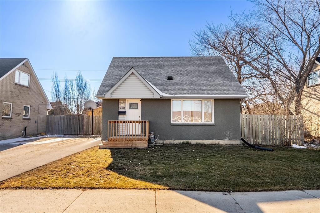 Property Photo:  530 Whytewold Road  MB R3J 2W9 