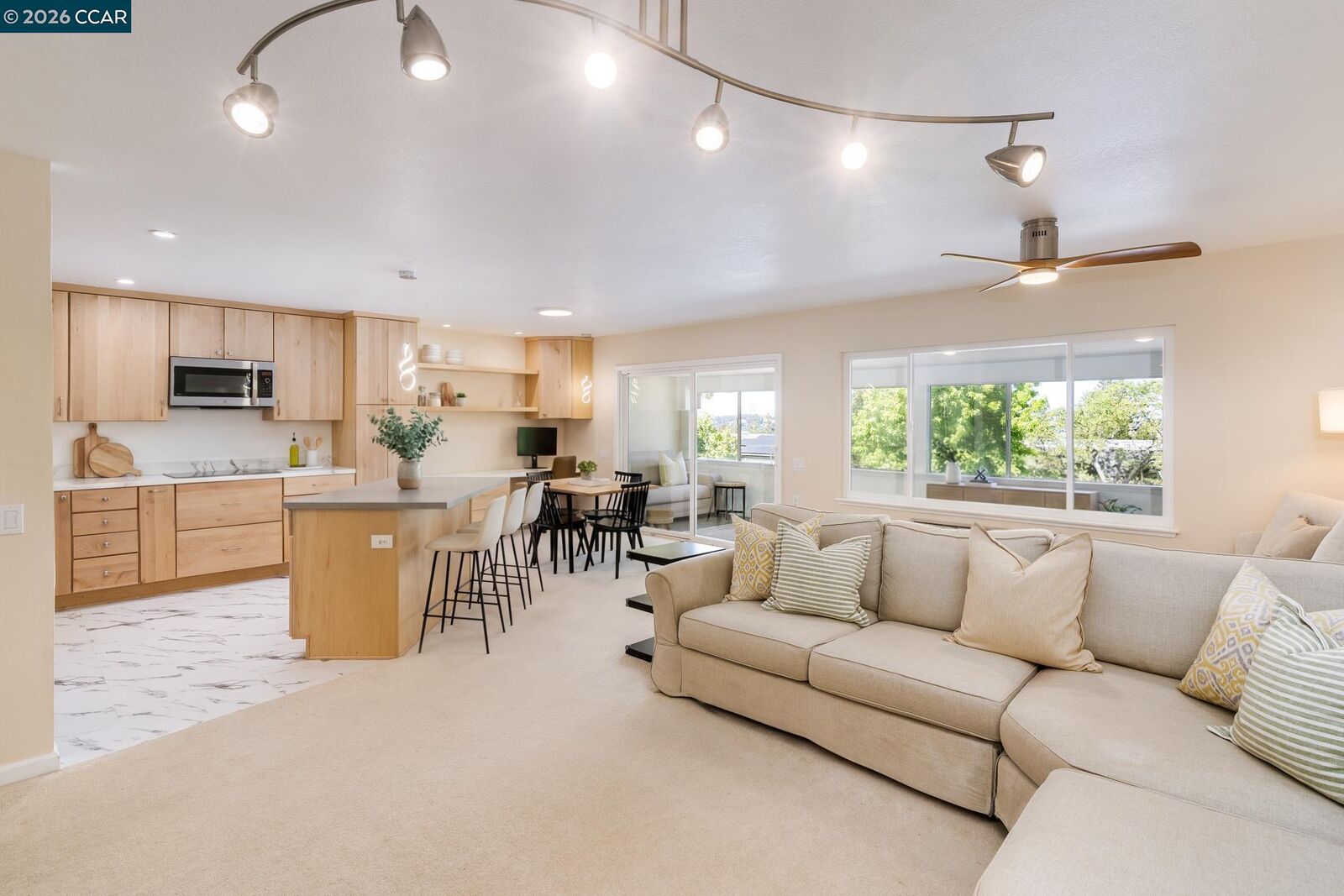 Property Photo:  1909 Skycrest Dr 5  CA 94595 