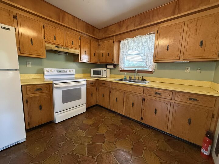 Property Photo:  82 E Daisy Lane  FL 32433 