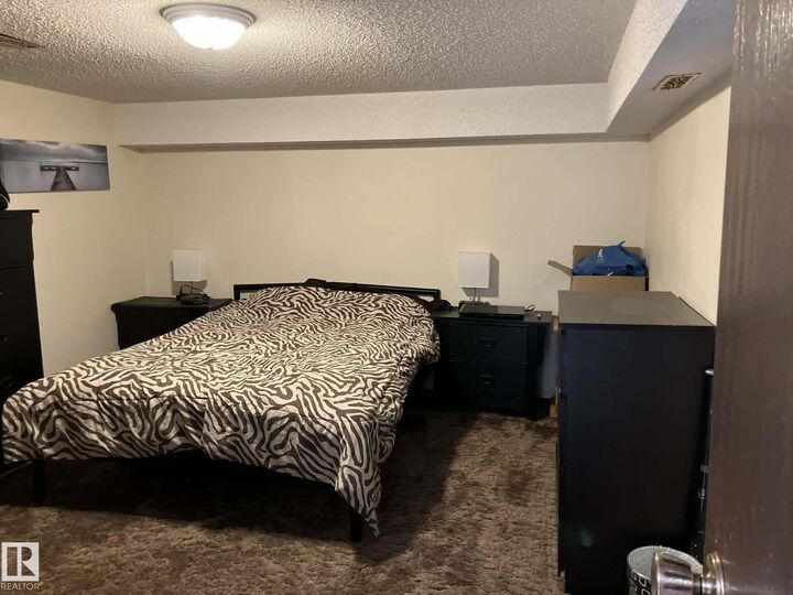 Photo de la propriété:  5721 48 Street  AB T9C 1G9 