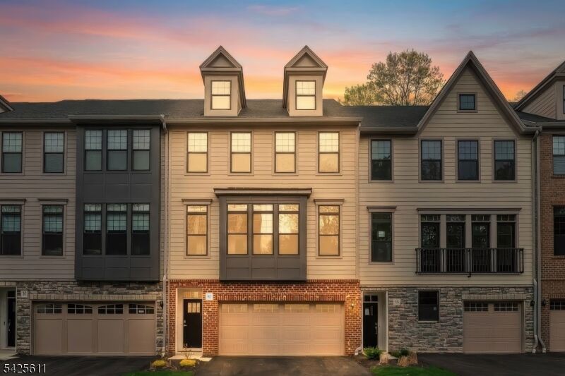 Property Photo:  92 Cinnamon Dr  NJ 07458 