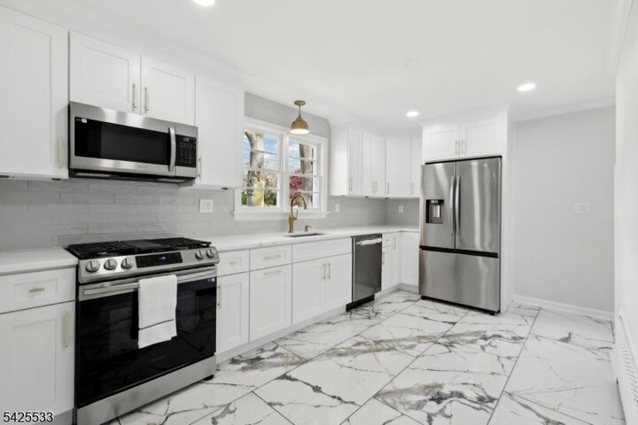 Property Photo:  8 Oak St  NJ 07857 