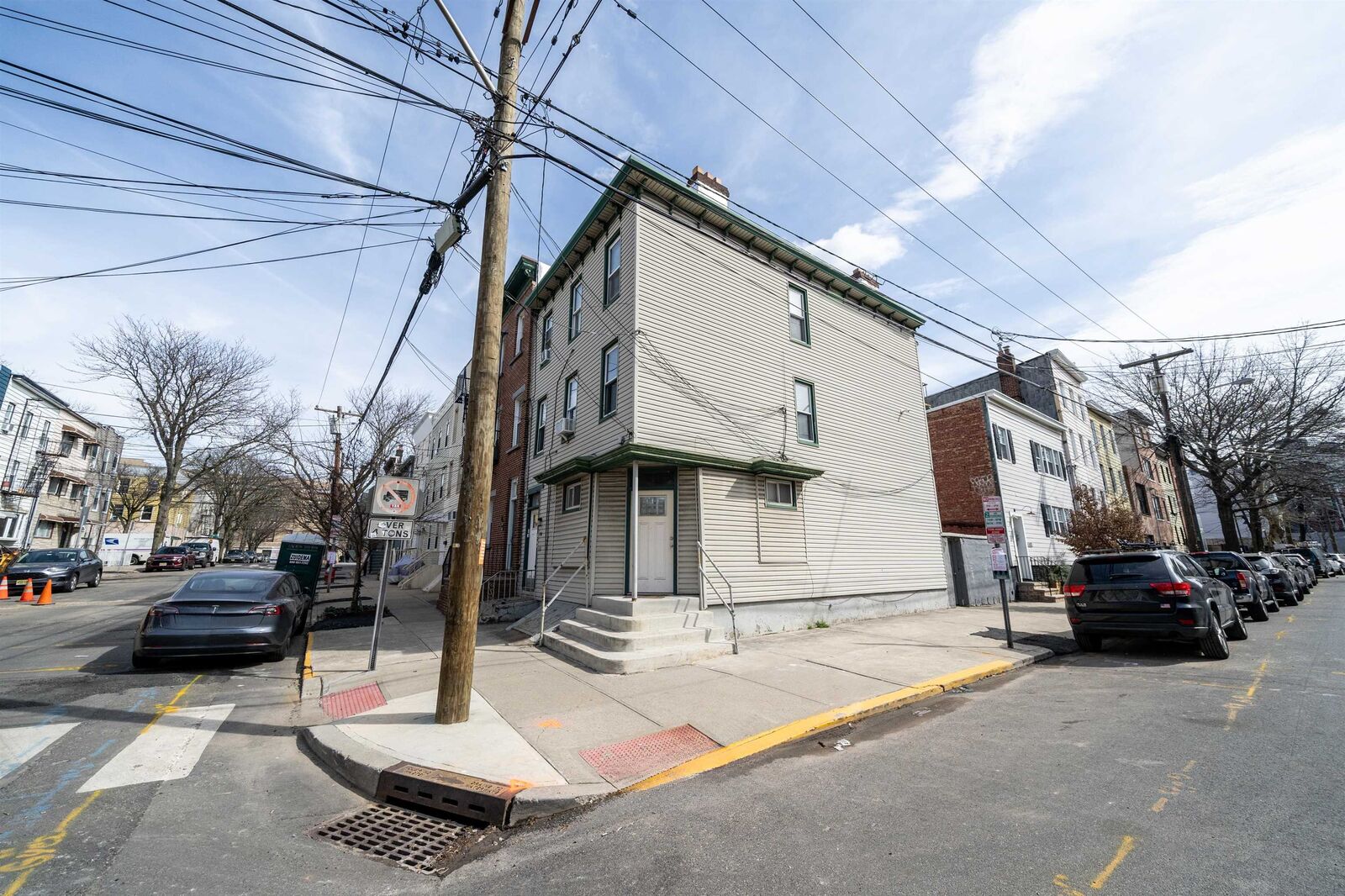 Property Photo:  74 Colgate St 1  NJ 07302 