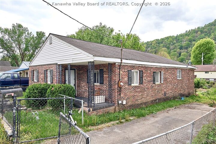 Property Photo:  5909 Elaine Drive  WV 25306 