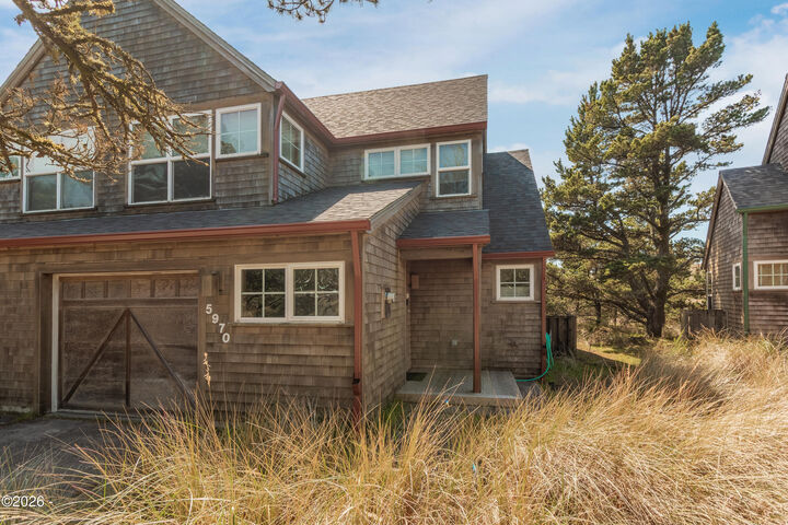 Property Photo:  5970 Summerhouse Lane  OR 97135 