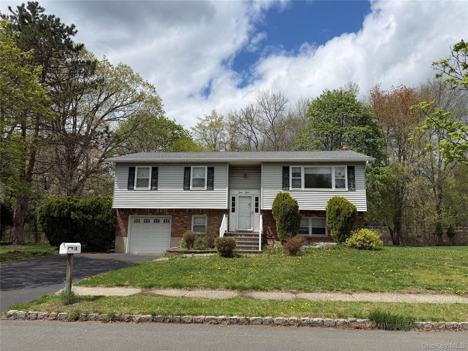 Property Photo:  48 Lake Nanuet Drive  NY 10954 