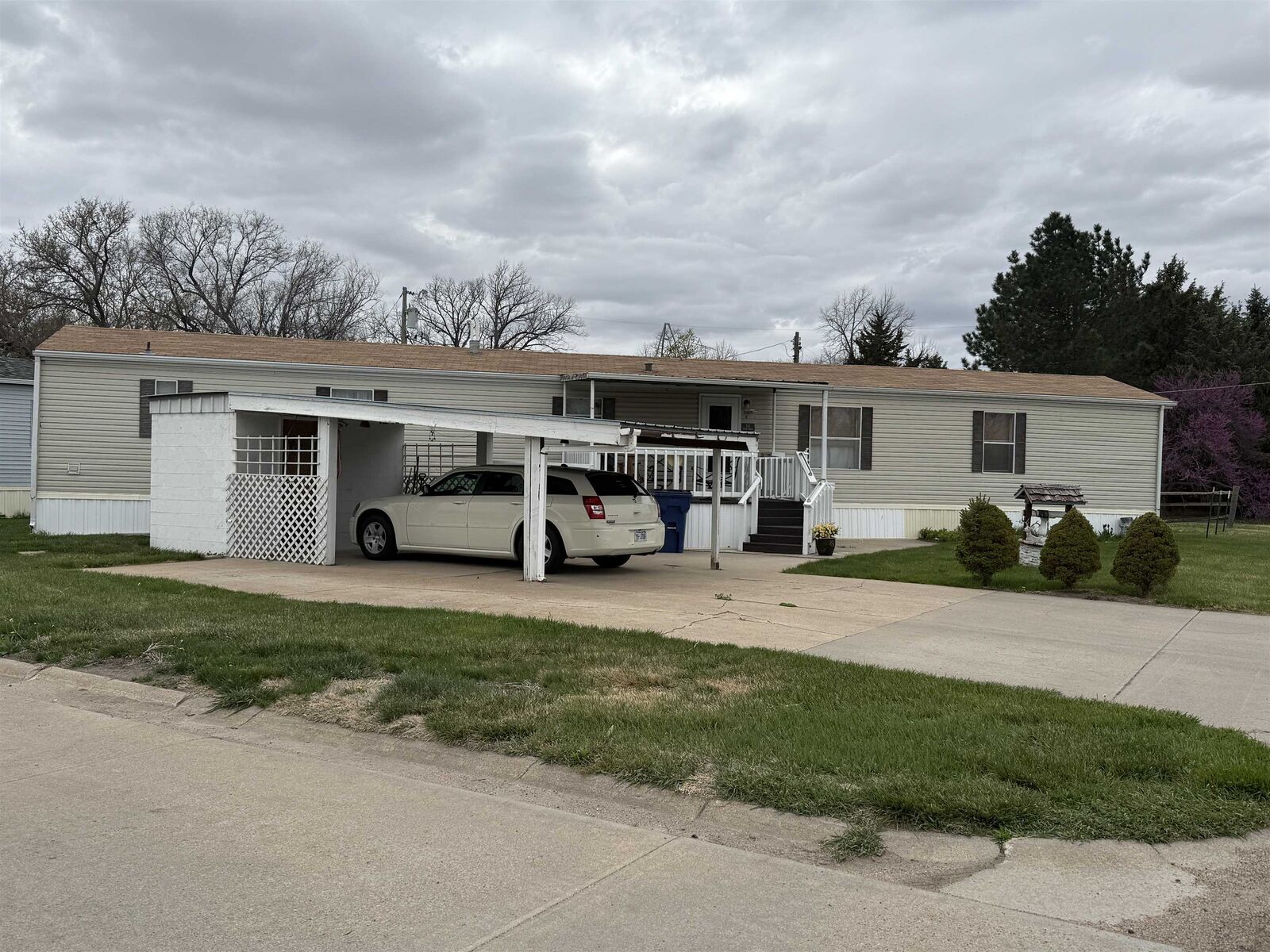 Property Photo:  4004 W 14 #11  NE 69101 