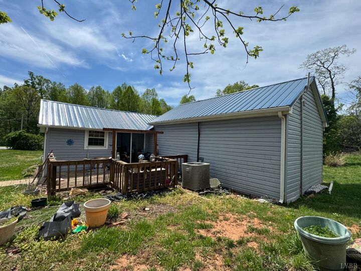 Property Photo: 912 Oakville Road VA 24522