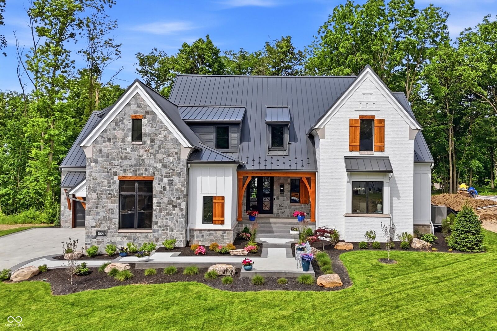 Property Photo:  1589 Chatham Ridge Court  IN 46074 