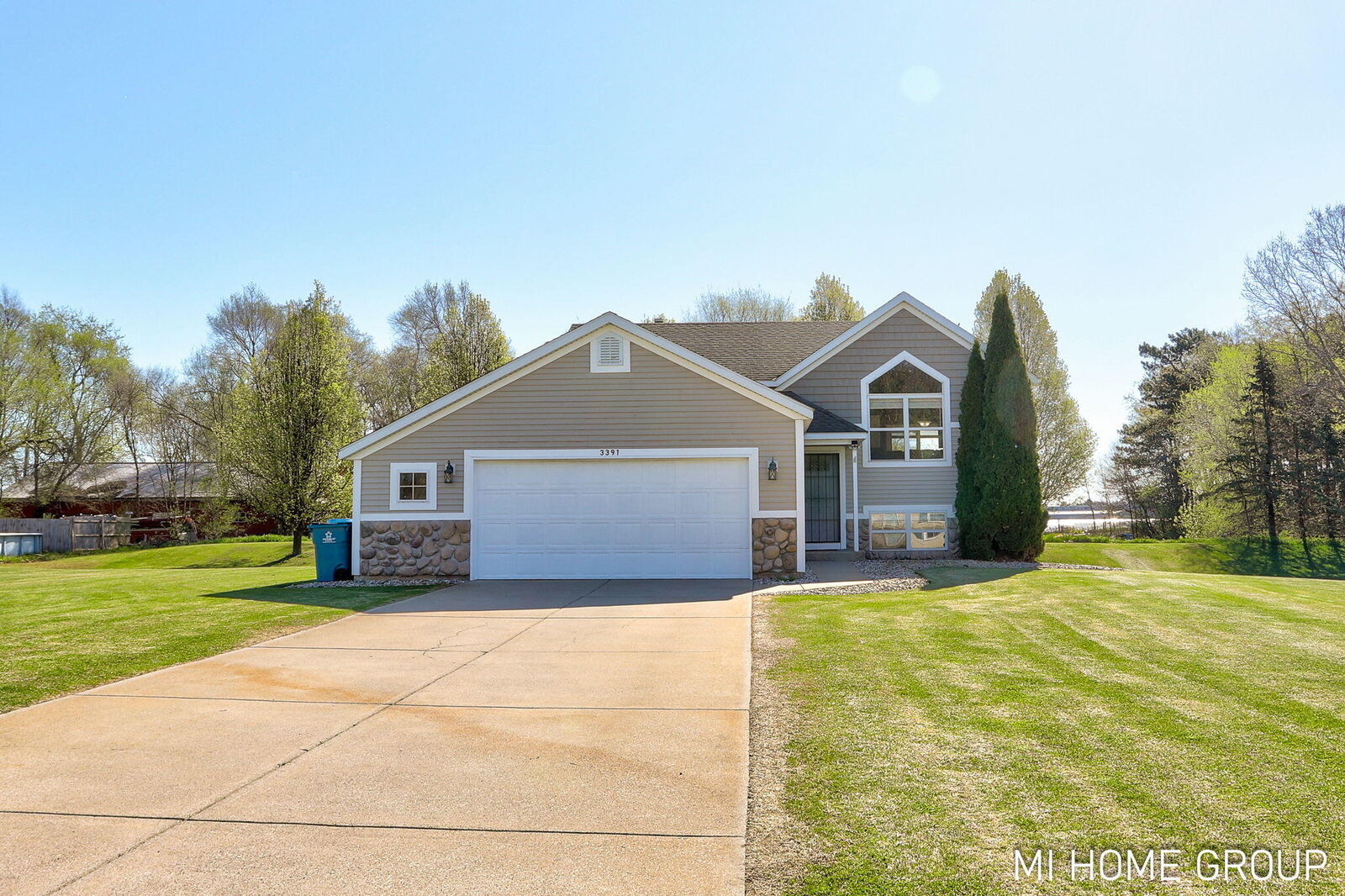 Property Photo:  3391 Heathridge Trail  MI 49419 
