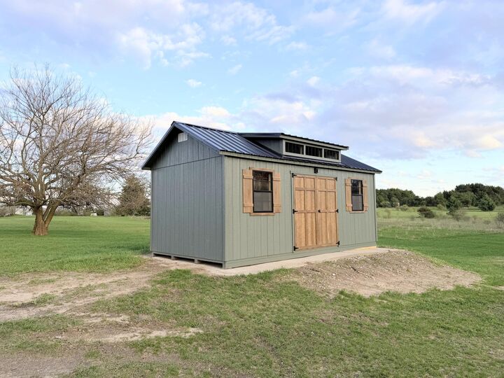 Property Photo:  1595 N County Line Road  MI 48886 