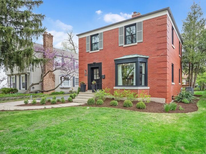 Property Photo:  525 N Stone Avenue  IL 60526 