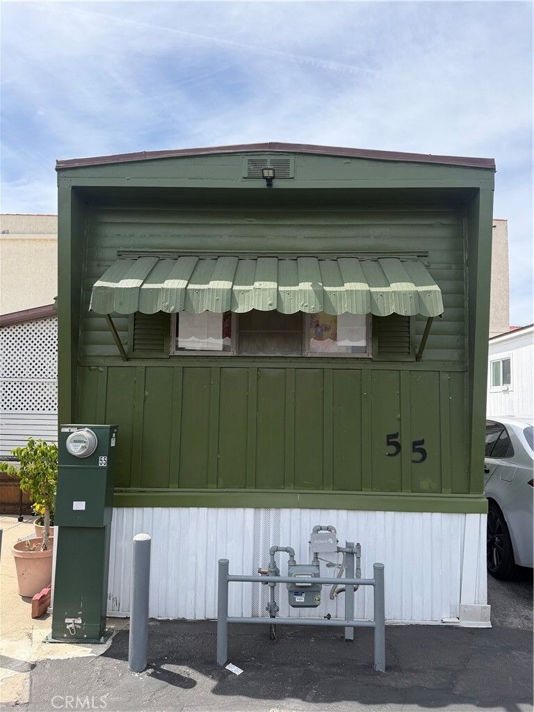 Property Photo:  437 W Carson St 55  CA 90745 